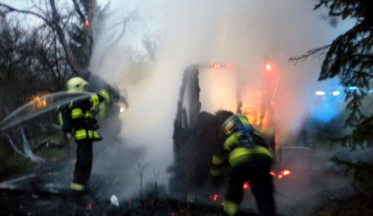 V chatě na Starém Brně uhořeli dva lidé