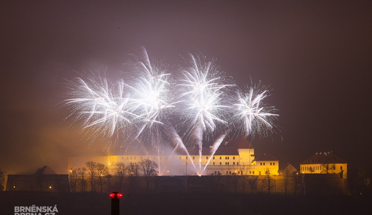 Brno přivítalo nový rok ohňostrojem na Špilberku