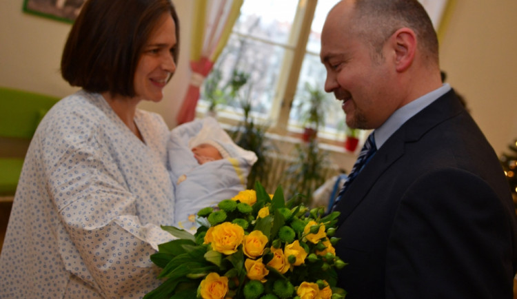 Hejtman přivítal první letošní novorozence