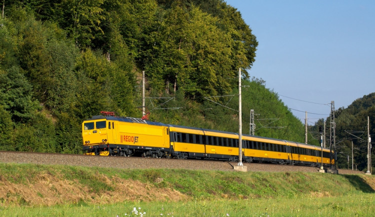 Žluté vlaky Regio Jet, foto: Studentagency.cz