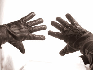 Zloděje prozradily rukavice