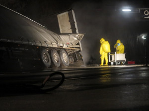D1 je po havárii kamionu s kyselinou na Brněnsku plně průjezdná