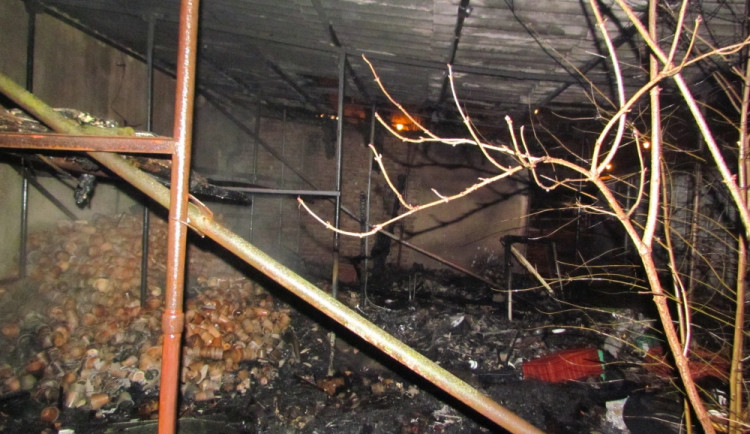 Vyhořelé zahradnictví v Bělohorské ulici, foto: hasiči JMK