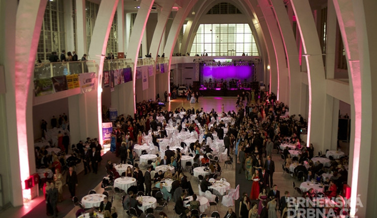 Tradiční ples našel útočiště v nejstarším pavilonu brněnského výstaviště, foto: Brněnská Drbna, Miroslav Toman