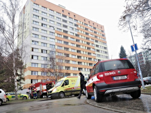 Hasiči zachraňovali v Brně desítky lidí z hořícího domu