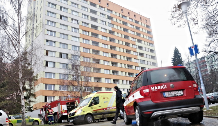 Hasiči likvidovali požár paneláku, foto: hasiči JMK