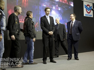 Zahájení se zúčastnil první náměstek brněnského primátora Robert Kotzian (v popředí) a generální konzul Ruska v Brně Andrej Jevgenjevič Šaraškin (vpravo), foto: Brněnská Drbna, Miroslav Toman