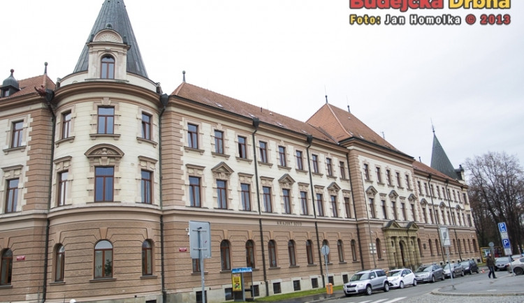 Krvácejícímu muži nepomohl, ten po čase zemřel