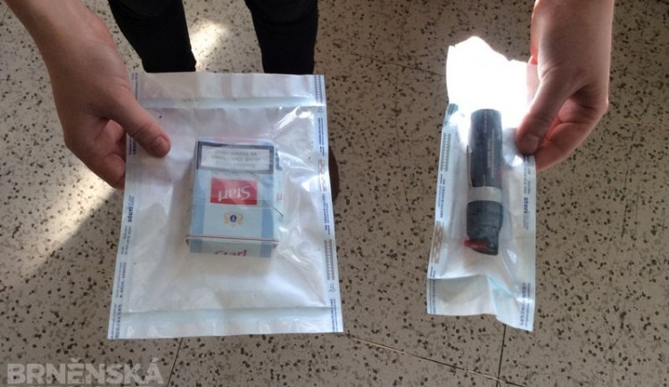 Policistům k dopadení pomohly i předměty, na kterých muž zanechal otisky prstů, foto: Brněnská Drbna, David Zouhart