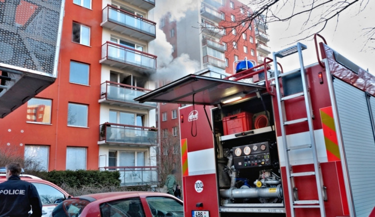 Hasiči likvidovali požár v Prušánecké ulici na Vinohradech, foto: hasiči JMK