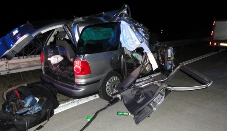 Zničený osobní automobil, foto: HZS JMK