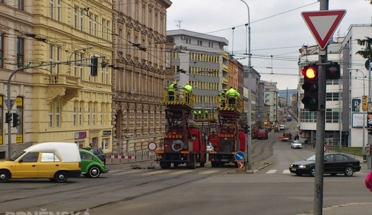 Technici opravují ulici Milady Horákové, foto: Brněnská Drbna, David Zouhar