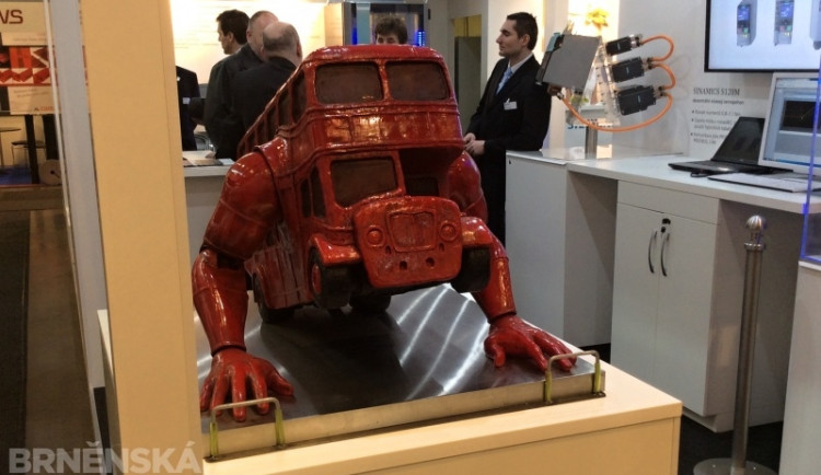 Návštěvníci na Amperu uvidí i zmenšeninu klikujícího autobusu sochaře Davida Černého, foto: Brněnská Drbna, David Zouhar