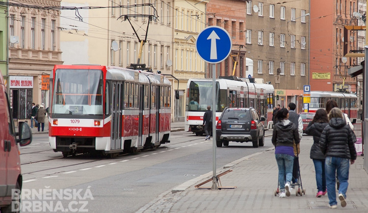 Hromadnou dopravu na Cejlu zastavila závada na tramvaji