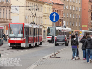 Hromadnou dopravu na Cejlu zastavila závada na tramvaji