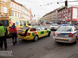 V ulici Cejl poranila tramvaj opilého chodce