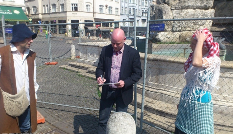 Libor Šťástka uzamyká Zelný trh, foto: Brněnská Drbna, David Zouhar