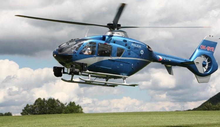 Policejní vrtulník zjišťoval nebezpečné předjíždění