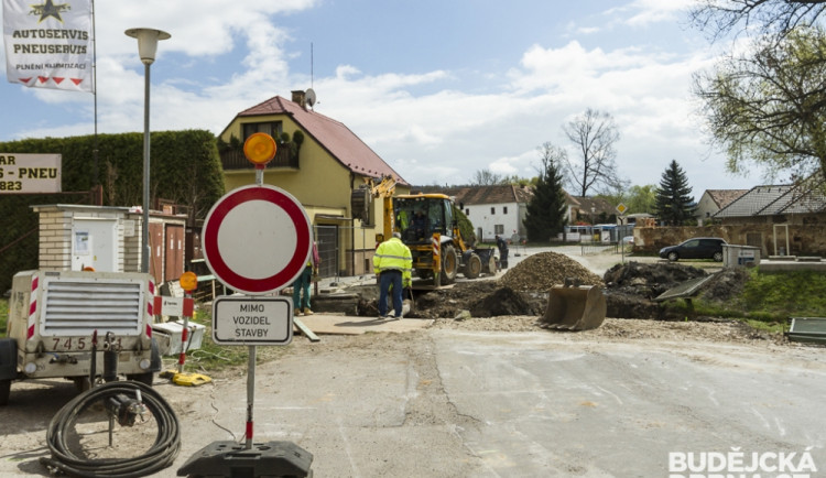 Přes Hlinsko neprojedete, opravuje se tam most