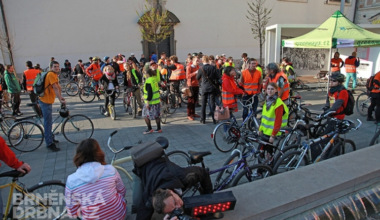 Na cyklojízdě se sešlo přes tři sta lidí, foto: Brněnská Drbna, Miroslav Toman