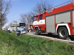 Nehoda zablokovala silnici na tři hodiny, foto: hasiči JMK