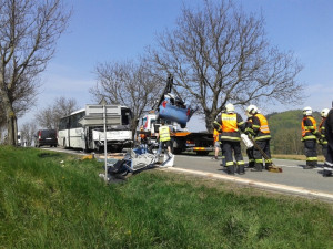Nehoda zablokovala silnici na tři hodiny, foto: hasiči JMK