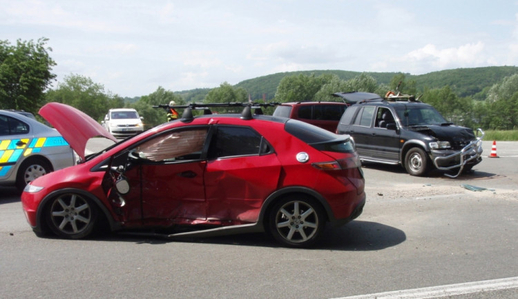 Při nehodě u Kuřimy došlo ke zranění pěti osob, foto: HZS JMK