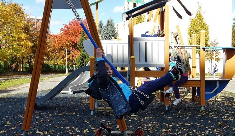 U májské školy bylo volně zpřístupněno hřiště