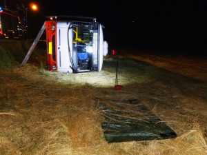 Mezi Jehnicemi a Ořešínem havaroval autobus