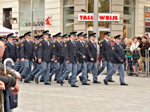 Na náměstí Svobody splnili přísahu noví hasiči a policisté