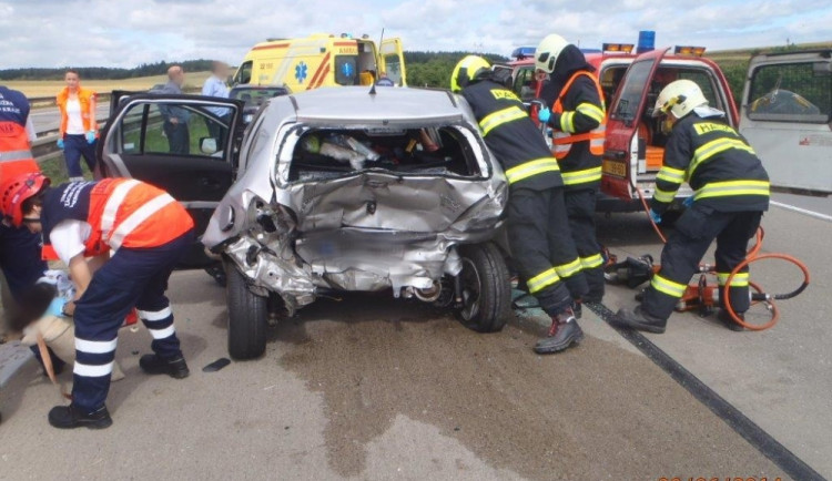 Nehoda na dálnici D1 se neobešla bez zranění, foto: HZS JMK