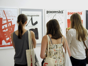Paláce v Brně zaplnil grafický design, bienále potrvá do října