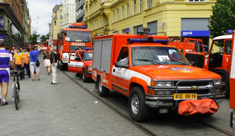Hasičská technika defilovala centerm Brna, foto: HZS JMK