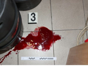 Následky útoku neznámého muže v nonstopu v Bohunicích, foto: Policie ČR