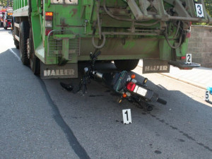 Řidiče mopedu zřejmě oslnilo slunce, foto: Policie ČR