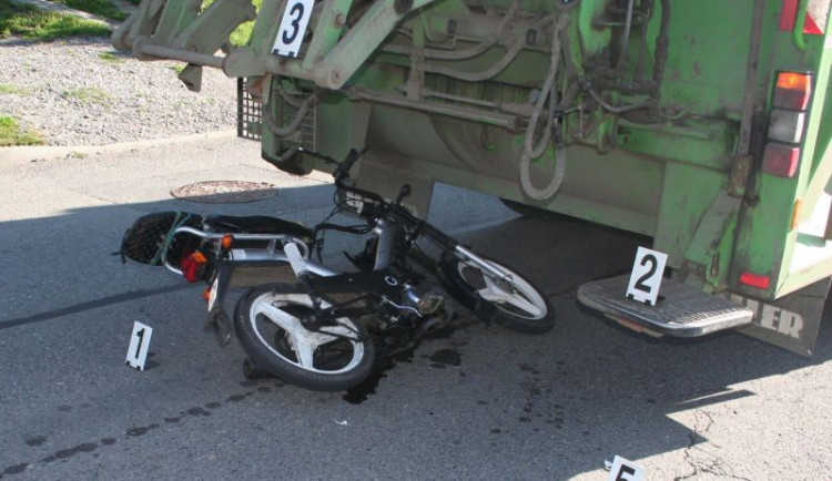 Řidiče mopedu zřejmě oslnilo slunce, foto: Policie ČR
