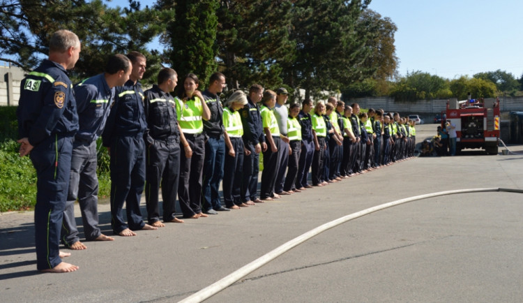 Ice Bucket Challenge v podání brněnských hasičů a strážníků, foto: HZS JMK