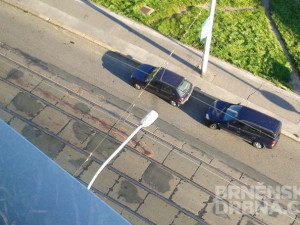 Na Pekařské ulici srazila tramvaj muže, jeho stav je vážný
