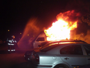 Na sídlišti v Brně - Bystrci hořela auta