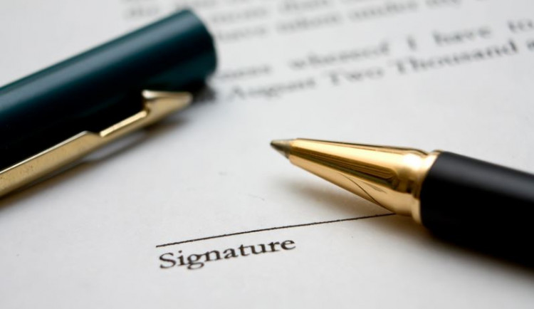 podpis smlouva