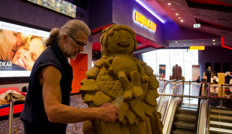 Sochař Tomáš Bosambo