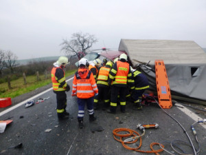 Hasiči vyprošťovali řidiče z dodávky u Borkovan na Břeclavsku