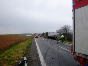 Hasiči vyprošťovali řidiče z dodávky u Borkovan na Břeclavsku