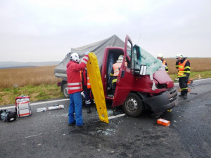 Hasiči vyprošťovali řidiče z dodávky u Borkovan na Břeclavsku