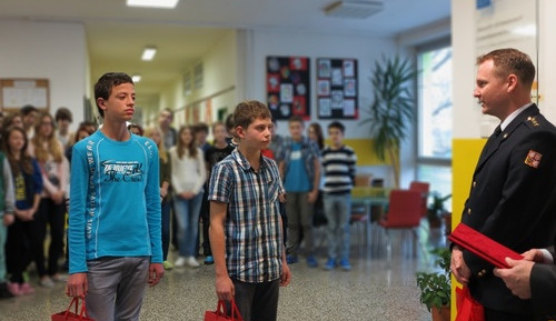Osmáci zachránili život muži