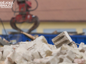 V Brně začala demolice továrny, ustoupí stavbě okruhu