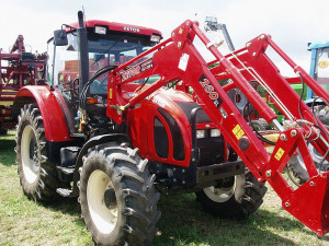 Celníci zabavili 11.000 náhradních dílů do traktorů Zetor