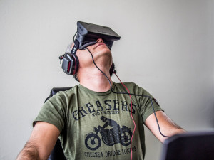 Brněnští vědci získali helmu pro vstup do virtuálního prostoru