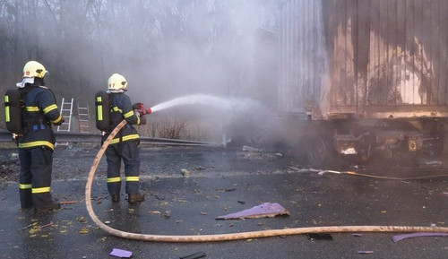 Dálnici D2 uzavřela na Břeclavsku nehoda dvou kamionů s úmrtím