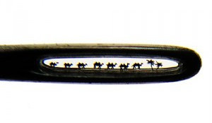 V Brně vystavuje kutil, jenž dostal do ucha jehly sedm velbloudů